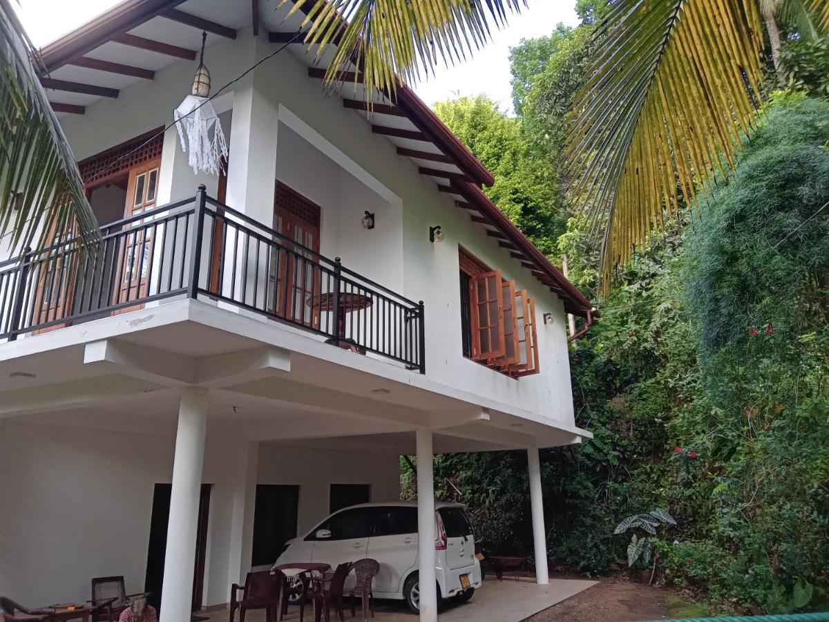 Jungle Village Homestay Pinnawala  Exteriör bild