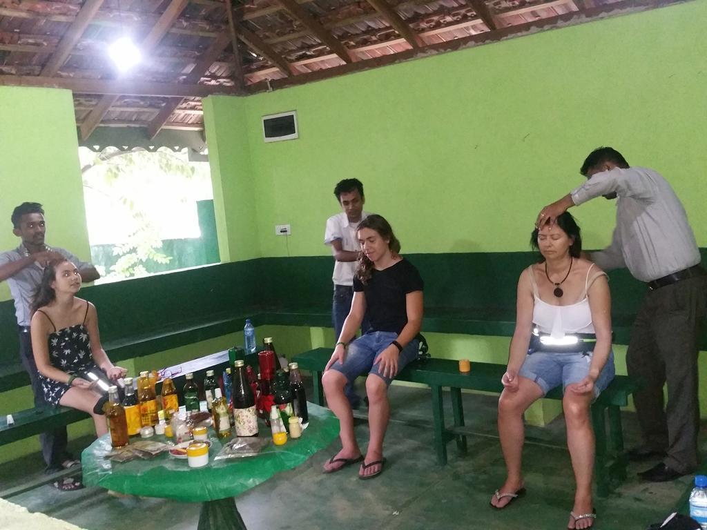 Jungle Village Homestay Pinnawala  Exteriör bild